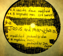 Carica l'immagine nel visualizzatore di Gallery, The Jesus And Mary Chain : Upside Down (7", Single, Bla)