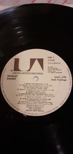 Carica l'immagine nel visualizzatore di Gallery, Shirley Bassey : Love, Life And Feelings (LP, Album)