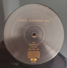 Carica l'immagine nel visualizzatore di Gallery, Lizzo : Coconut Oil (12", EP)