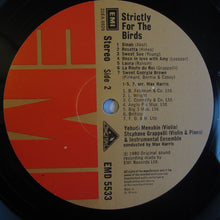 Carica l'immagine nel visualizzatore di Gallery, Yehudi Menuhin, Stéphane Grappelli & Max Harris : Strictly For The Birds (LP)