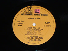 Carica l'immagine nel visualizzatore di Gallery, Neil Young : Comes A Time (LP, Album)