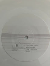 Carica l'immagine nel visualizzatore di Gallery, Foo Fighters : But Here We Are (LP, Album, Whi)