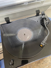 Carica l'immagine nel visualizzatore di Gallery, AIR : Moon Safari (LP, Album, RE, RP)