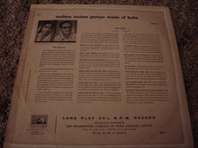 Carica l'immagine nel visualizzatore di Gallery, Lata Mangeshkar And Hemant Kumar : Modern Motion Picture Music Of India (LP, RE)