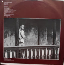 Carica l'immagine nel visualizzatore di Gallery, Paul Young : Between Two Fires (LP, Album)