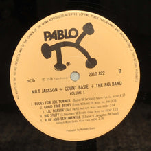 Carica l'immagine nel visualizzatore di Gallery, Milt Jackson + Count Basie Big Band : Milt Jackson + Count Basie + The Big Band Vol. 1 (LP, Album)