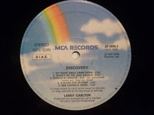 Carica l'immagine nel visualizzatore di Gallery, Larry Carlton : Discovery (LP, Album)