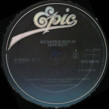 Carica l'immagine nel visualizzatore di Gallery, Mike Batt : Six Days In Berlin (LP, Album)