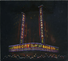 Carica l'immagine nel visualizzatore di Gallery, Joe Bonamassa : Live At Radio City Music Hall (CD + Blu-ray, Multichannel + Album)