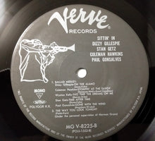 Carica l'immagine nel visualizzatore di Gallery, Stan Getz, Dizzy Gillespie, Coleman Hawkins, Paul Gonsalves, Wynton Kelly, J.C. Heard, Wendell Marshall : Sittin' In (LP, Album, Mono, RE)