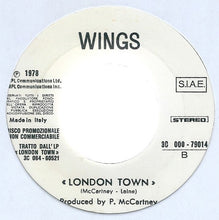 Carica l'immagine nel visualizzatore di Gallery, Wings (2) : London Town (7", Promo)