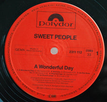 Carica l&#39;immagine nel visualizzatore di Gallery, Sweet People : A Wonderful Day (LP, Album)
