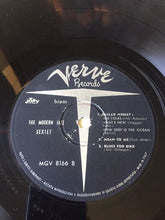 Carica l&#39;immagine nel visualizzatore di Gallery, The Modern Jazz Sextet : The Modern Jazz Sextet (LP, Album, Mono, Sil)
