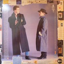 Carica l&#39;immagine nel visualizzatore di Gallery, Intimate Strangers (2) : Charm (LP, Album)
