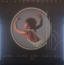 Carica l&#39;immagine nel visualizzatore di Gallery, Shirley Bassey : Love, Life And Feelings (LP, Album)
