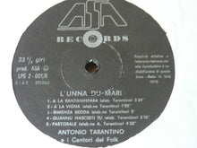 Carica l&#39;immagine nel visualizzatore di Gallery, Antonio Tarantino E I Cantori Del Folk : L&#39;Unna Du Mari (LP, Album)

