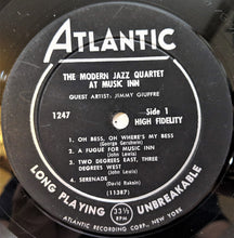 Carica l&#39;immagine nel visualizzatore di Gallery, The Modern Jazz Quartet Guest Artist: Jimmy Giuffre : The Modern Jazz Quartet At Music Inn (LP, Album, Mono)

