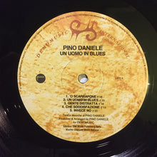 Carica l'immagine nel visualizzatore di Gallery, Pino Daniele : Un Uomo In Blues (LP, Album, RE, RM, 180)
