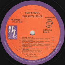 Carica l&#39;immagine nel visualizzatore di Gallery, The Stylistics : Sun &amp; Soul (LP, Album)
