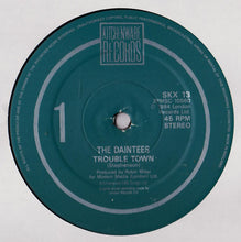 Carica l&#39;immagine nel visualizzatore di Gallery, The Daintees : Trouble Town (12&quot;, Single)
