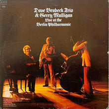Carica l'immagine nel visualizzatore di Gallery, The Dave Brubeck Trio Featuring Gerry Mulligan : Live At The Berlin Philharmonic (LP, Pit)
