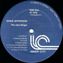 Carica l'immagine nel visualizzatore di Gallery, Eddie Jefferson : The Jazz Singer (Vocal Improvisations On Famous Jazz Solos) (LP, Blu)

