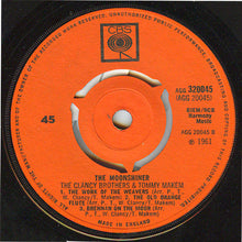 Carica l&#39;immagine nel visualizzatore di Gallery, The Clancy Brothers &amp; Tommy Makem : The Moonshiner (7&quot;, EP)
