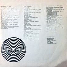 Carica l&#39;immagine nel visualizzatore di Gallery, Gentle Giant : Three Friends (LP, Album)
