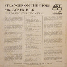 Carica l&#39;immagine nel visualizzatore di Gallery, Acker Bilk With The Leon Young String Chorale : Stranger On The Shore (LP, Album, Mono)
