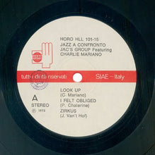 Carica l'immagine nel visualizzatore di Gallery, Jac's Group Featuring Charlie Mariano : Jazz A Confronto 15 (LP, Album)
