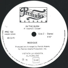 Carica l'immagine nel visualizzatore di Gallery, Musique : Keep On Jumpin' / In The Bush (12", Promo)

