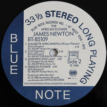 Carica l&#39;immagine nel visualizzatore di Gallery, James Newton (2) : The African Flower (The Music Of Duke Ellington &amp; Billy Strayhorn) (LP, Album, Dir)
