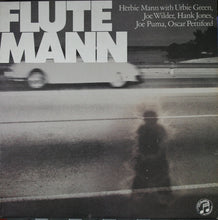 Carica l&#39;immagine nel visualizzatore di Gallery, Herbie Mann With Urbie Green, Joe Wilder, Hank Jones, Joe Puma, Oscar Pettiford : Salute To The Flute (LP, Album, Mono, RE, RM)
