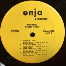 Carica l&#39;immagine nel visualizzatore di Gallery, Walter Norris &amp; George Mraz : Drifting (LP)

