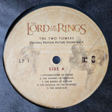Carica l'immagine nel visualizzatore di Gallery, Howard Shore : The Lord Of The Rings: The Two Towers (Original Motion Picture Soundtrack) (2xLP, Album, RE)
