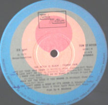 Carica l&#39;immagine nel visualizzatore di Gallery, Yvonne Fair : The Bitch Is Black (LP, Album)
