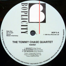 Carica l&#39;immagine nel visualizzatore di Gallery, Tommy Chase Quartet Featuring Alan Barnes, Nick Weldon, Andrew Cleyndert : Hard! (LP)
