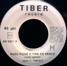 Carica l&#39;immagine nel visualizzatore di Gallery, Franco Trincale / Renato Cardinaletti : Fora Piove E Tira Er Vento / Serenata Dei 133 (7&quot;)
