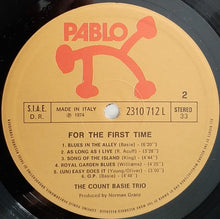 Carica l'immagine nel visualizzatore di Gallery, The Count Basie Trio : For The First Time (LP, Album)
