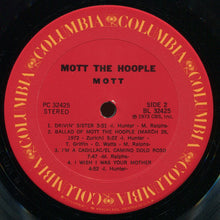 Carica l&#39;immagine nel visualizzatore di Gallery, Mott The Hoople : Mott (LP, Album, RE)
