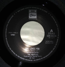 Carica l&#39;immagine nel visualizzatore di Gallery, The Beatles = The Beatles : シ・ラヴス・ユー = She Loves You / アイル・ゲット・ユー = I’ll Get You (7&quot;, Single, RE)
