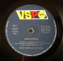 Carica l'immagine nel visualizzatore di Gallery, Count Basie Orchestra : Inside Basie Outside (LP, Album)
