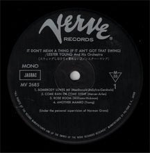 Carica l&#39;immagine nel visualizzatore di Gallery, Lester Young And His Orchestra : It Don&#39;t Mean A Thing (If It Ain&#39;t Got That Swing) (LP, Album, Mono, RE)
