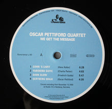 Carica l&#39;immagine nel visualizzatore di Gallery, The Oscar Pettiford Quartet : We Get The Message (LP, Album)
