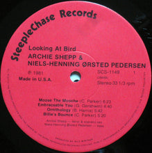 Carica l&#39;immagine nel visualizzatore di Gallery, Archie Shepp &amp; Niels-Henning Ørsted Pedersen : Looking At Bird (LP, Album)
