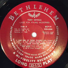 Carica l&#39;immagine nel visualizzatore di Gallery, Anthony Ortega : Jazz For Young Moderns (And Old Buzzards, Too) (LP, Album, Mono, RE)
