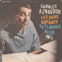 Carica l&#39;immagine nel visualizzatore di Gallery, Charles Aznavour : Les Deux Guitares / Tu T&#39;Laisses Aller (7&quot;)
