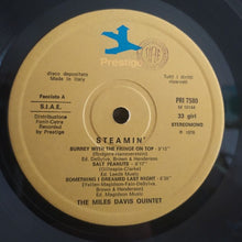 Carica l&#39;immagine nel visualizzatore di Gallery, The Miles Davis Quintet : Steamin&#39; (LP, Mono, RE)
