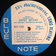 Carica l'immagine nel visualizzatore di Gallery, Sidney Bechet With Wild Bill Davison And Art Hodes : Giant Of Jazz (Volume 1) (LP, Album, Mono, RP)
