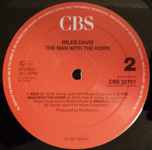 Carica l&#39;immagine nel visualizzatore di Gallery, Miles Davis : The Man With The Horn (LP, Album, RE)
